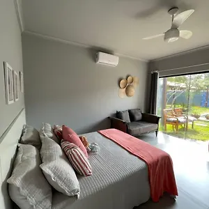 Casa de Férias 6 Suítes Frente Mar ! Piscina , Casa Nova